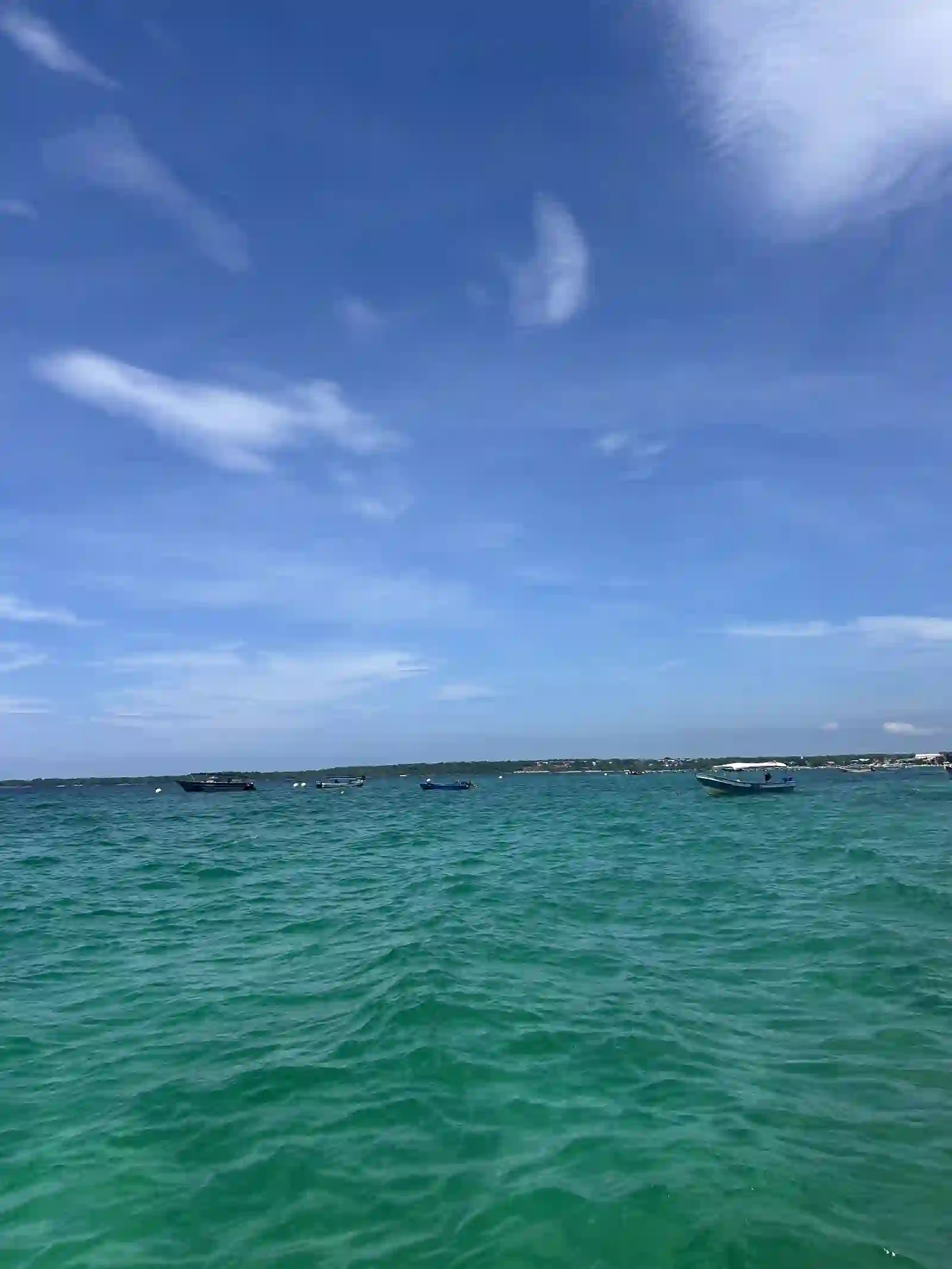 Mar turquesa de Coveñas visto desde la playa